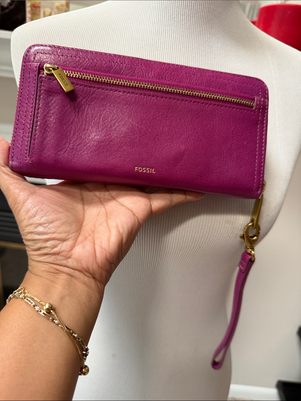 Fossil Textured Raspberry Zip-Around Wallet - Picture 2 of 3